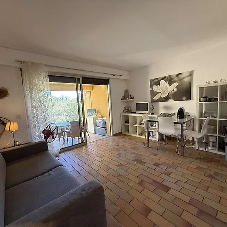 T2 En Rez De Jardin , Proche De St Clair Et Commerces * Le Lavandou
